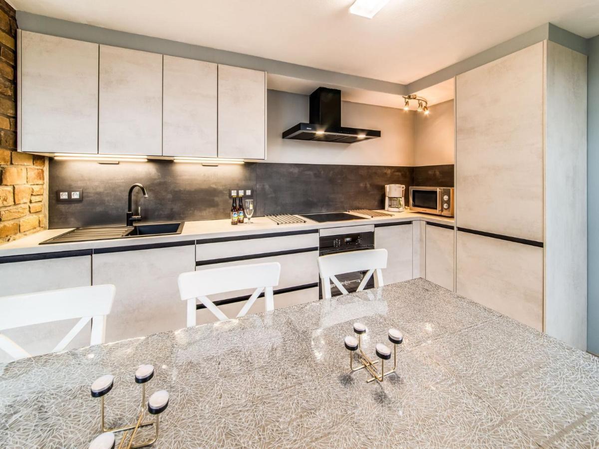 Modern Holiday Home In Lavacherie Sainte-Ode Zewnętrze zdjęcie